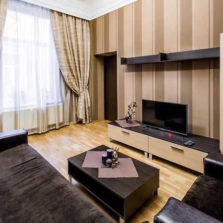 Appartement Svobody Avenue 10 à Lviv Extérieur photo
