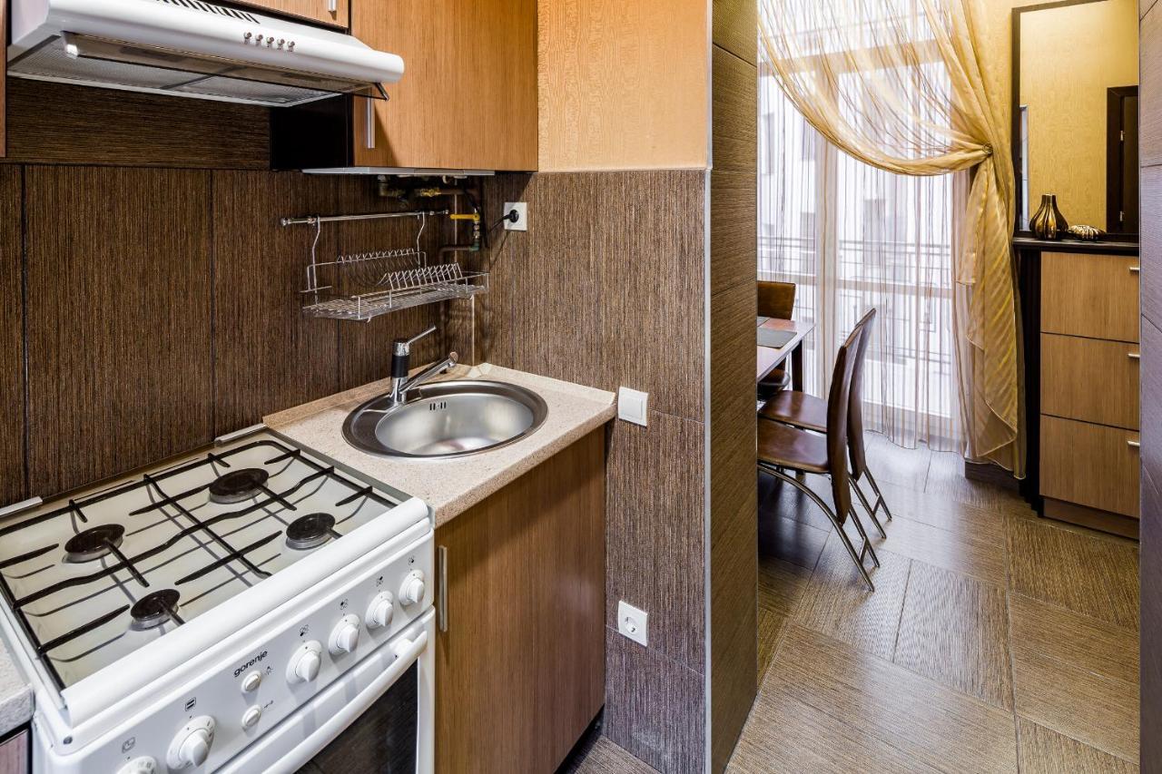 Appartement Svobody Avenue 10 à Lviv Extérieur photo