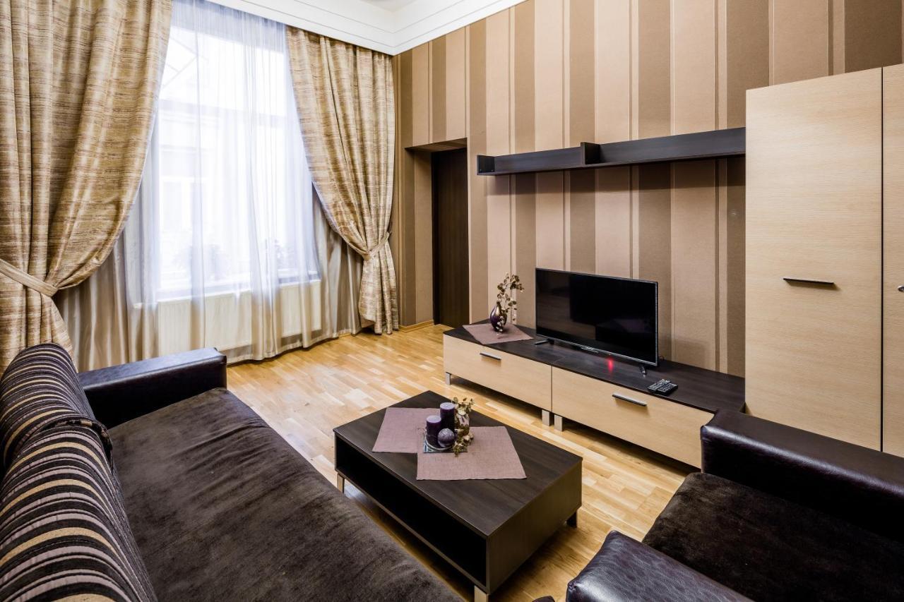 Appartement Svobody Avenue 10 à Lviv Extérieur photo
