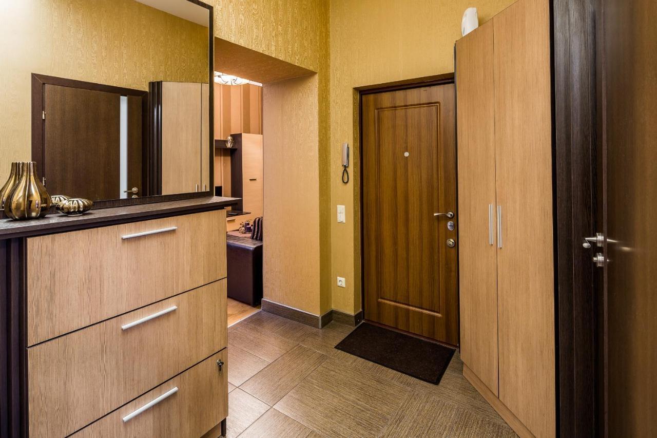 Appartement Svobody Avenue 10 à Lviv Extérieur photo
