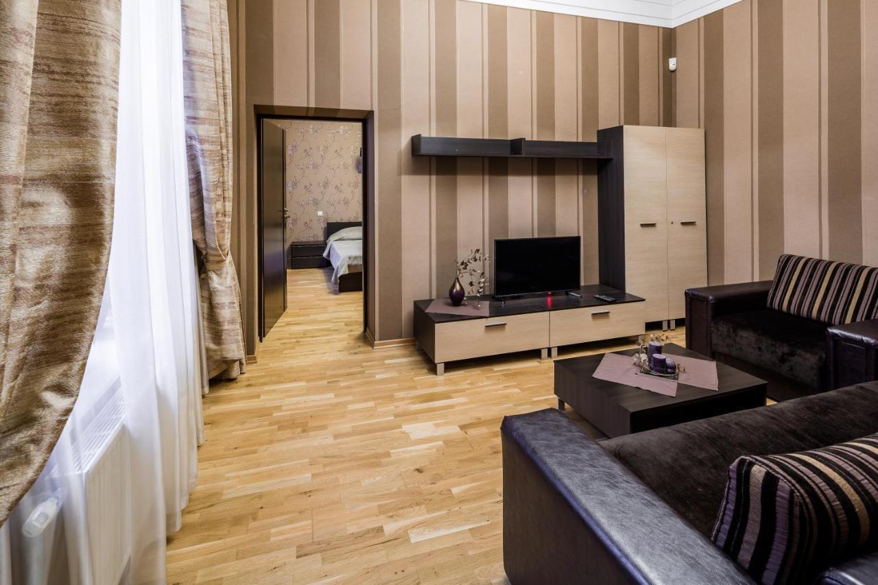 Appartement Svobody Avenue 10 à Lviv Extérieur photo