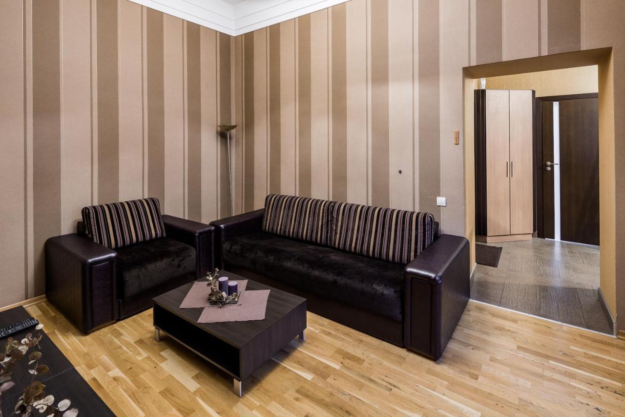 Appartement Svobody Avenue 10 à Lviv Extérieur photo