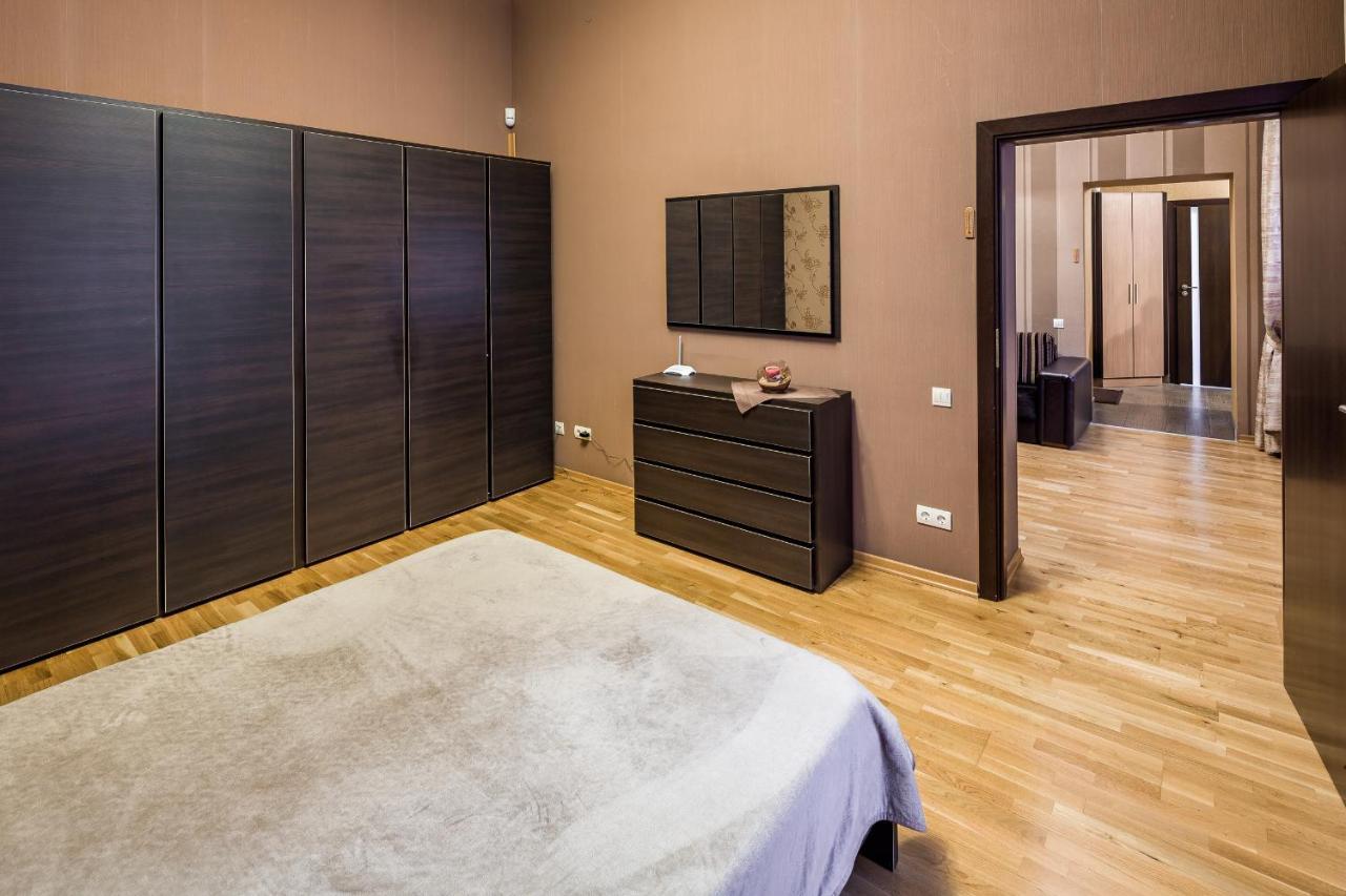 Appartement Svobody Avenue 10 à Lviv Extérieur photo