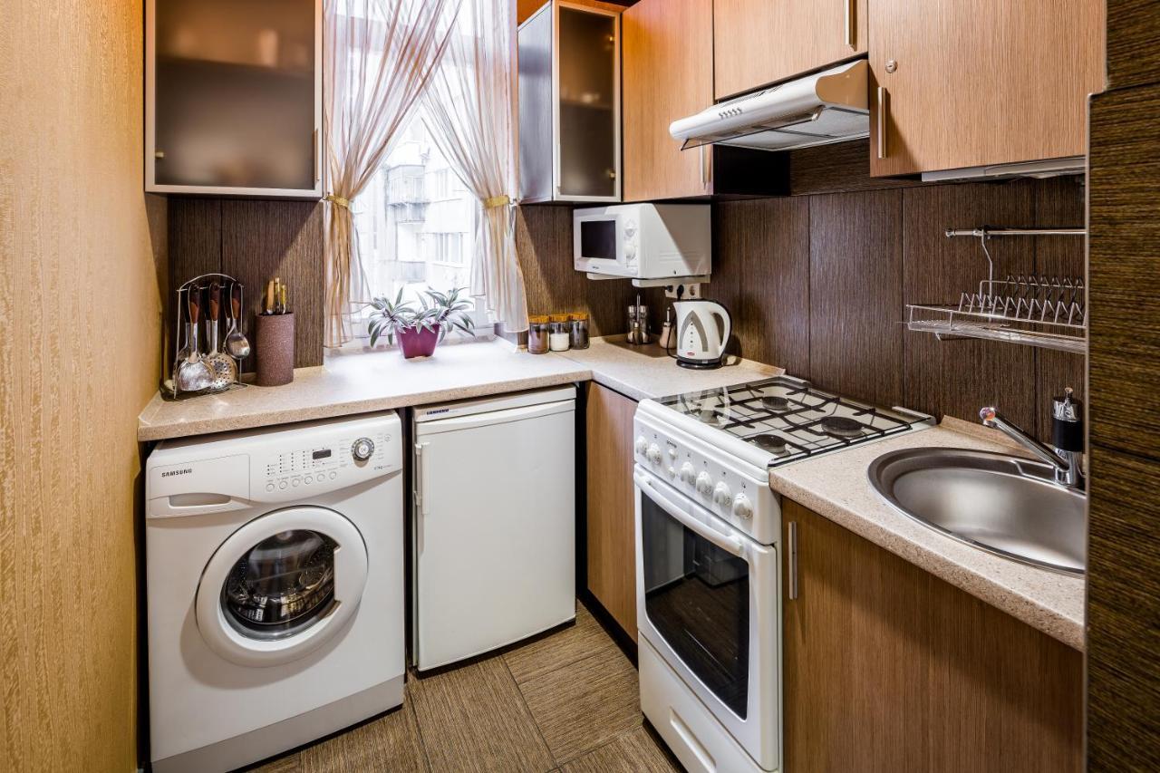 Appartement Svobody Avenue 10 à Lviv Extérieur photo