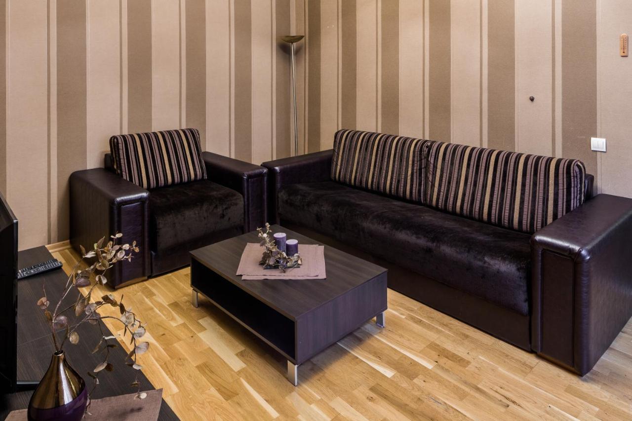 Appartement Svobody Avenue 10 à Lviv Extérieur photo