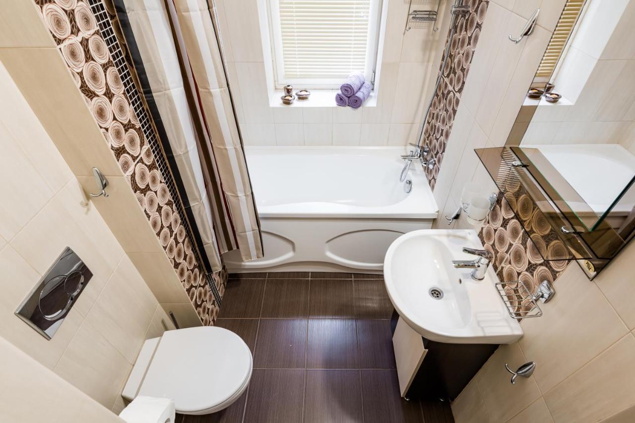 Appartement Svobody Avenue 10 à Lviv Extérieur photo