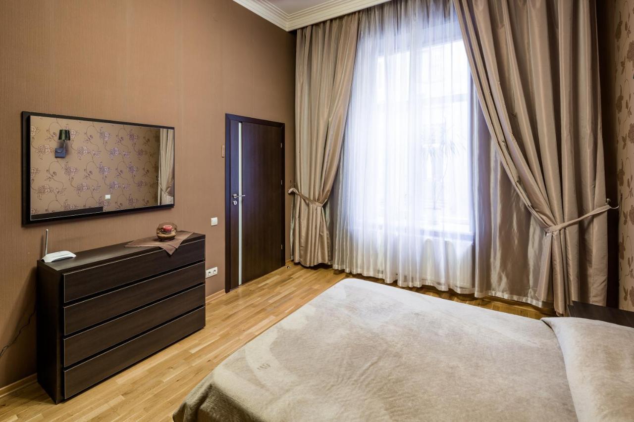 Appartement Svobody Avenue 10 à Lviv Extérieur photo