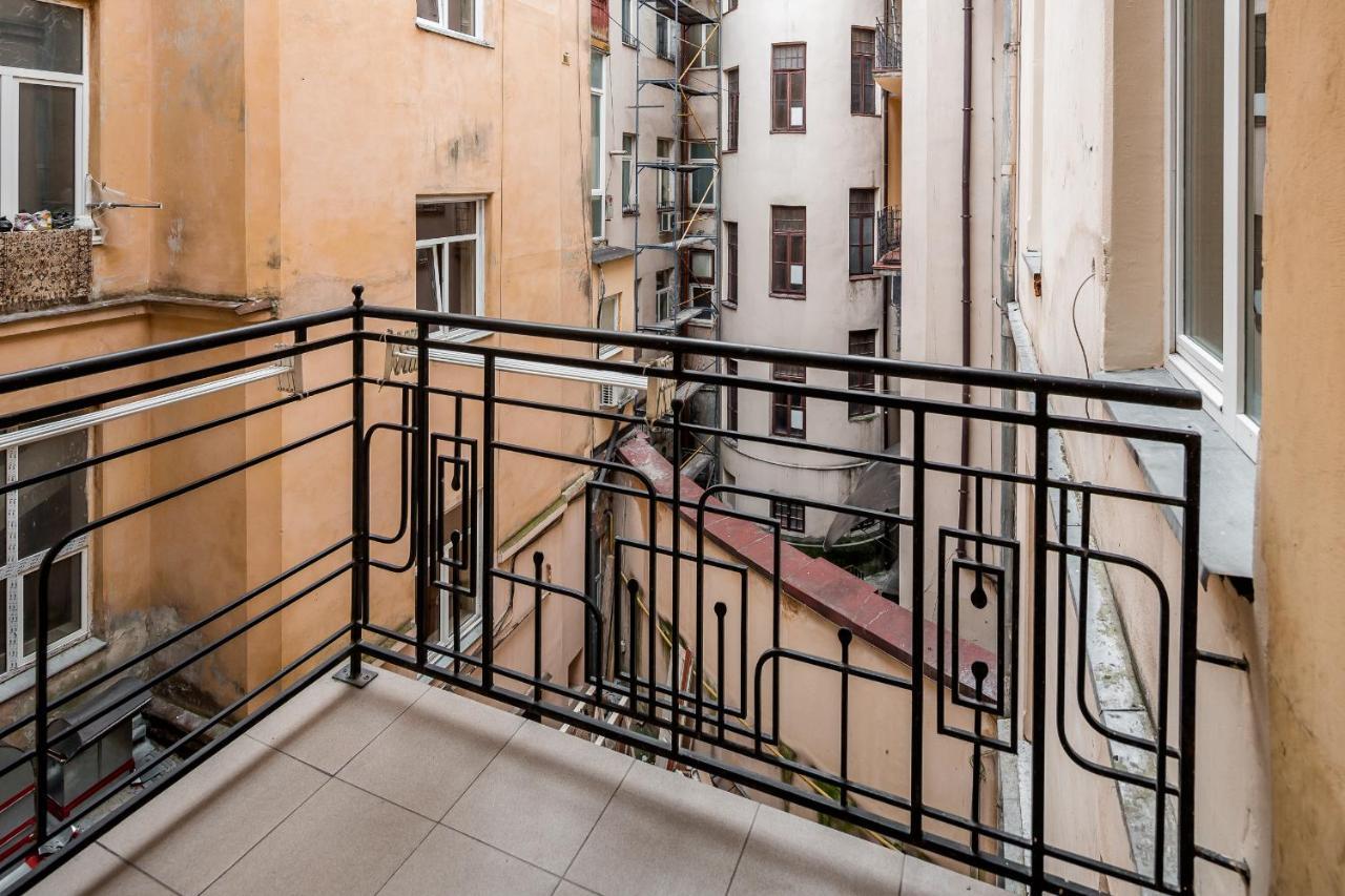 Appartement Svobody Avenue 10 à Lviv Extérieur photo