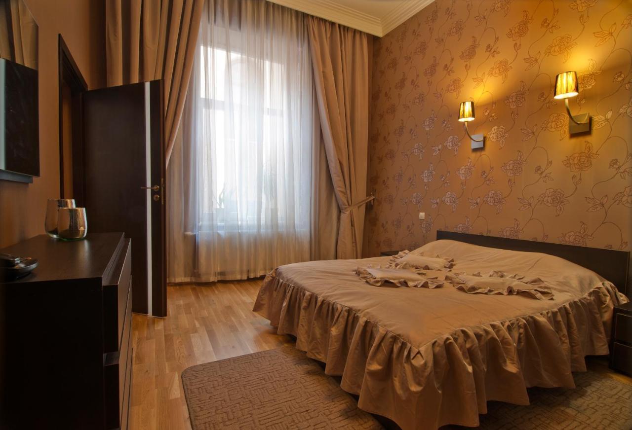 Appartement Svobody Avenue 10 à Lviv Extérieur photo